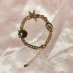 5/$15 MUST BUNDLE Gold Starfish and Shell Charm Bracelet